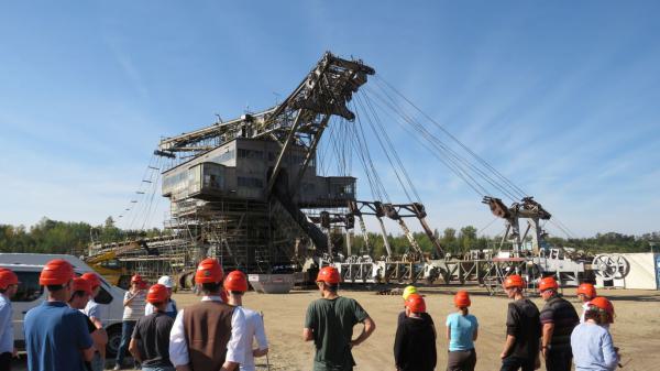 Die Teilnehmenden der Sommerakademie im MIBRAG-Tagebau Profen, Foto: Anne Rauchbach