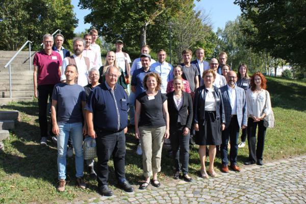 Die Teilnehmenden, die Jury und das Orga-Team der Sommerakademie, Foto: Thomas Scholz